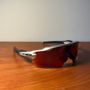 Oakley MLB edition Sunglasses | Fire color lenses and silver frame w/ blue pipes
